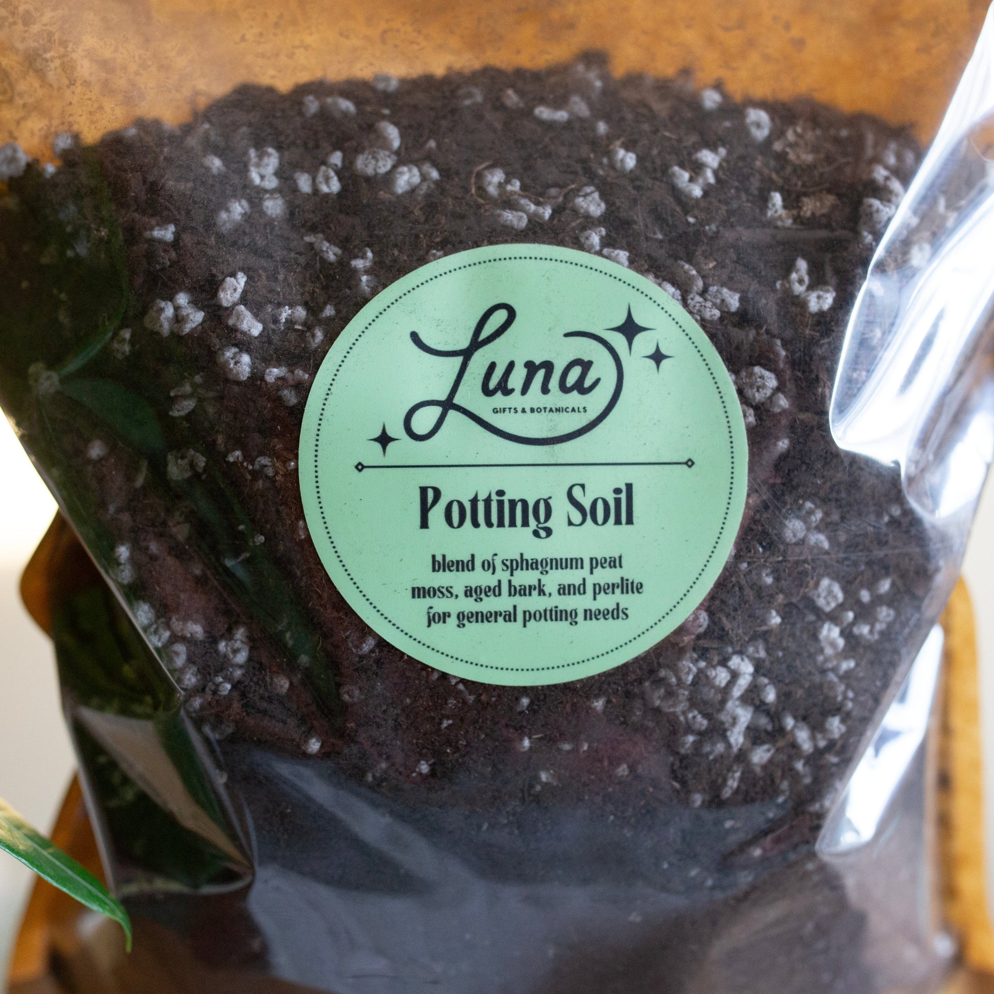 Close up photo of label on general potting soil bag. Label reads "blend of sphagnum peat moss, aged bark and perlite for general potting needs"